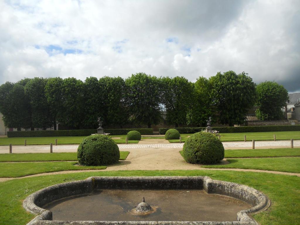 Châteauneuf-sur-Loire Hotel La Capitainerie מראה חיצוני תמונה