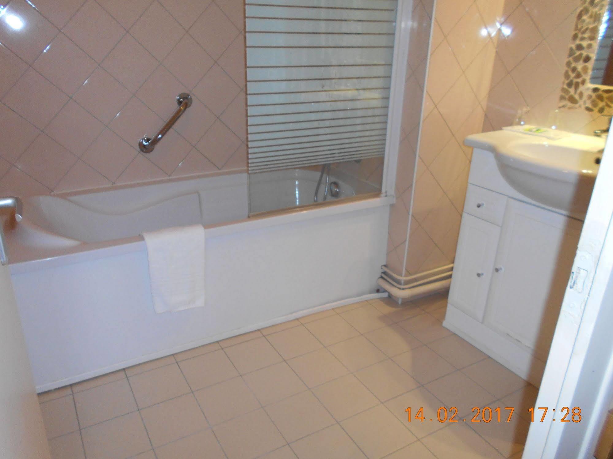 Châteauneuf-sur-Loire Hotel La Capitainerie מראה חיצוני תמונה